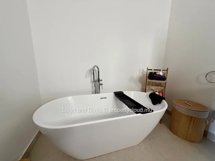 Modern Villa 3 Bedrooms + Office (Convertible)