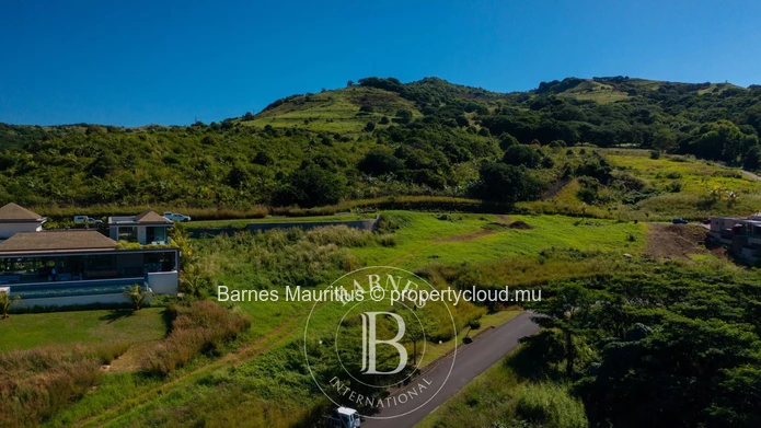 BEL OMBRE - Terrain à bâtir avec vue sur les montagnes - 1 464 m²