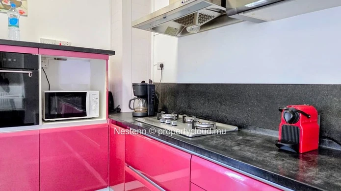 2-Bedroom apartment just 2 minutes from the beach