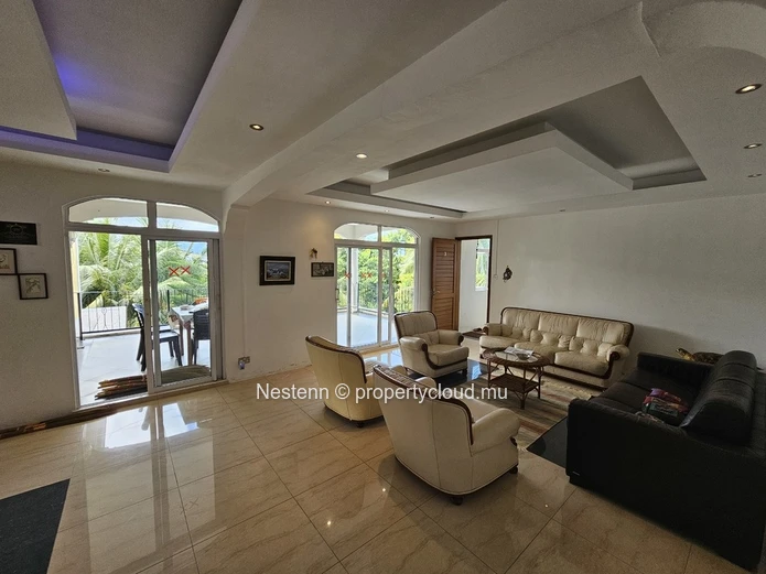 3 bedrooms apartment well located 