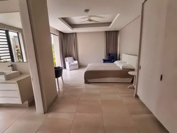5 Bedroom Villa