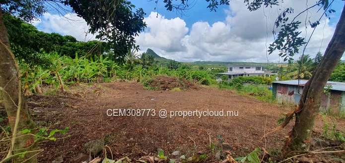 26.29 perches Freehold Residential Land for Sale at La Laura Peter Both