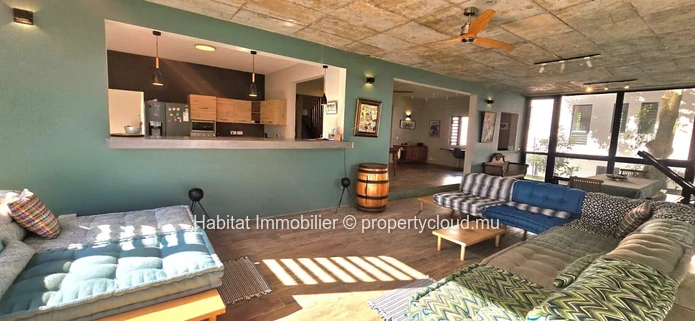 TO RENT - Charming furnished and equipped house of 500 m2 on a plot of land of 1,000 m2 (263 toises) is located in a ...