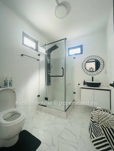 Duplex Contemporain Avec Piscine Privée