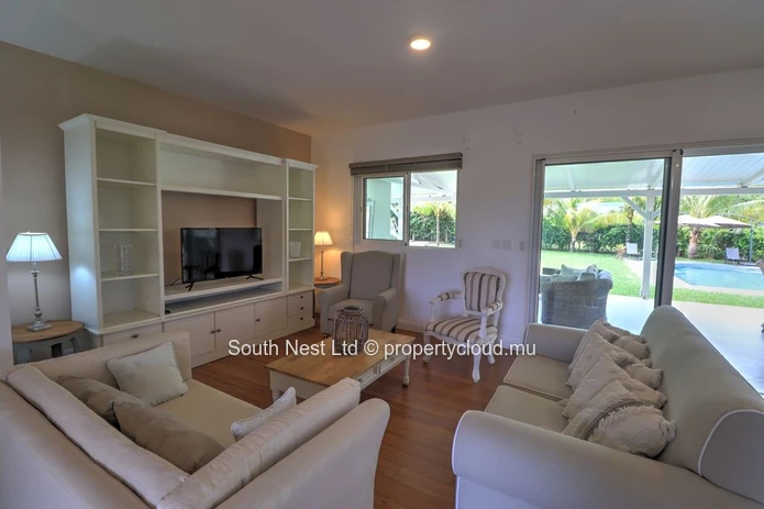 4-bed family house in a prestigious estate.