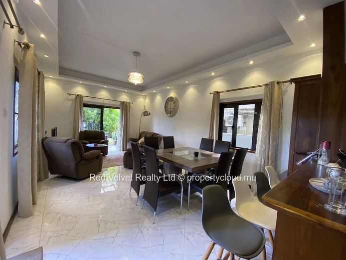 Maison de plain-pied entièrement meublée de 3 chambres à louer à Ébène