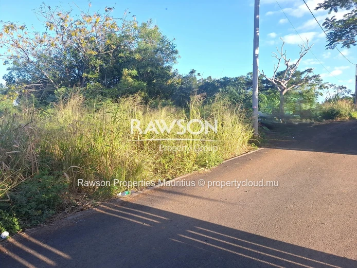 À VENDRE : TERRAIN RÉSIDENTIEL DE 1 055 m² – PETIT RAFFRAY