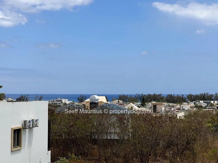 Maison à vendre avec un studio indépendant — idéale pour y vivre ou pour un investissement