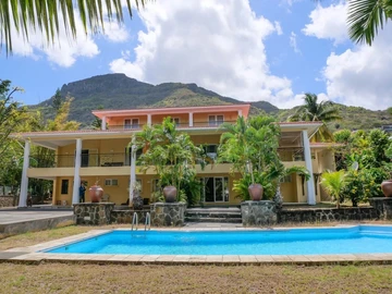 5 Bedroom Villa