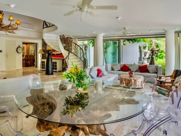 8 Bedroom Villa