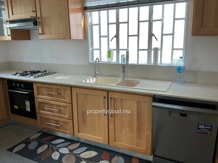 FOR RENT – Superb 5-Bedroom Family Villa in Pereybère