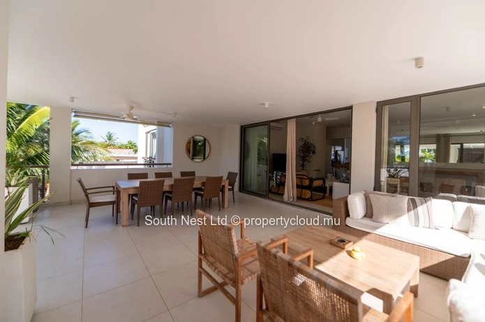 Penthouse de Luxe avec Accès Privé à la Baie de Merville