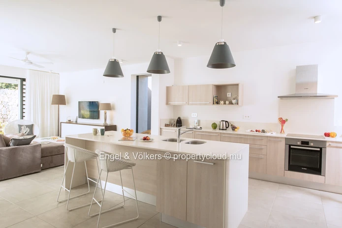 Elelgant 3-Bedroom Villa with Private Pool on the West Coast