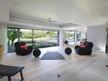 5 Bedroom Villa