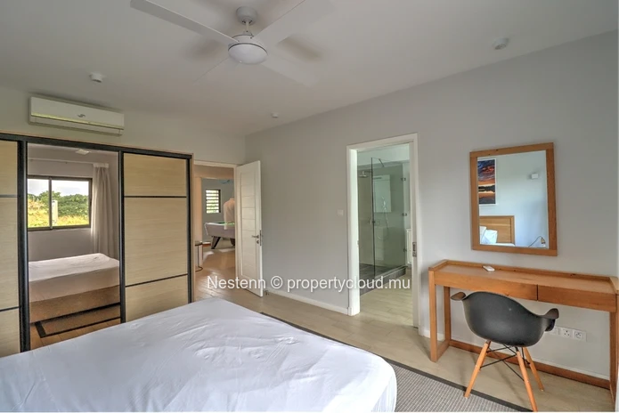 4-bed penthouse with sea view in a sought-after region. 