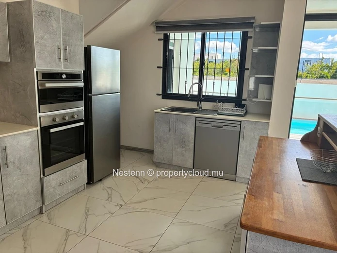 Modern 3-bedroom villa with pool close to the beach and Super U supermarket
