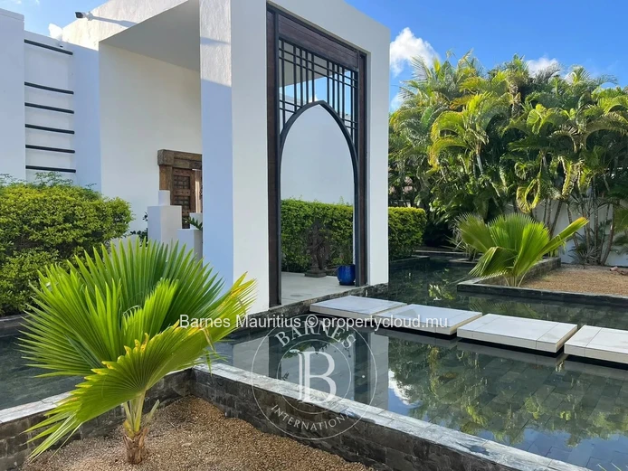 BAIN BŒUF – Villa Exclusive au Cœur d’un Jardin Tropical Luxuriant – 2 Chambres