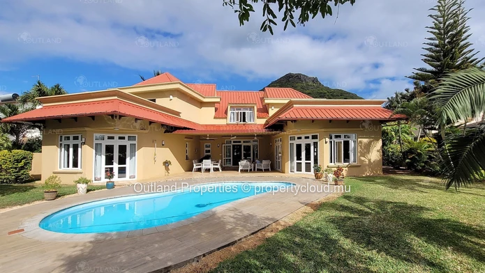 Maison spacieuse avec piscine et grand jardin - Tamarin
