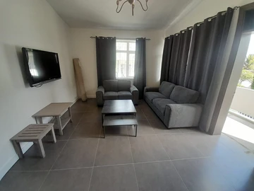 18 Bedroom Hotel