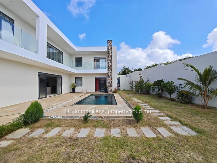 Villa Spacieuse De 5 Chambres + Bureau En Location À Grand Baie - Nord (Mandat exclusif)