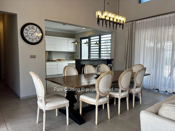 Single-Storey Villa for Sale in Royal Park Balaclava – 3-Bedroom Home