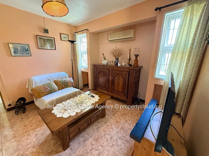 Stunning 3-Bedroom House for Sale in Flic en Flac - with Garden and Garage 