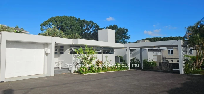 Maison à vendre à Curepipe - Quand l’Élégance architecturale rencontre une qualité de vie