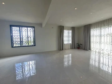 6 Bedroom House