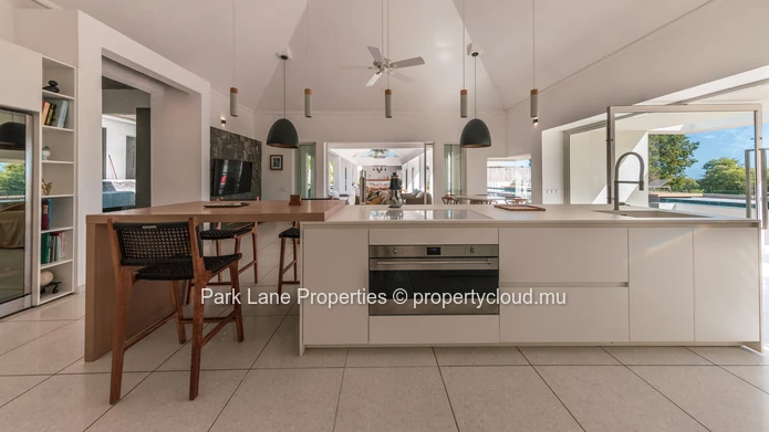 Villa Contemporaine avec Vue Imprenable sur la Montagne
