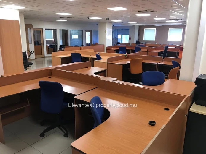 Office spaces available at Ebène for a total surface of 1,443m²