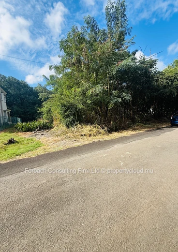 Morcellement Balaclava -residential land with 30m reserve by the river