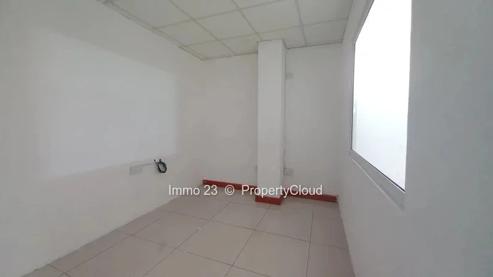 Office - 300m2 - Quatre Bornes - Ref. BU42041LO