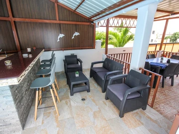 6 Bedroom House