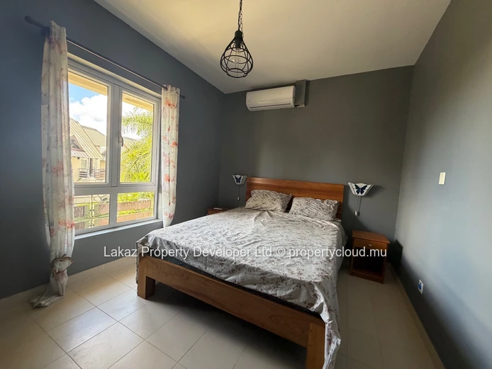 Spacieux duplex 3 chambres - piscine commun en résidence - Grand Baie