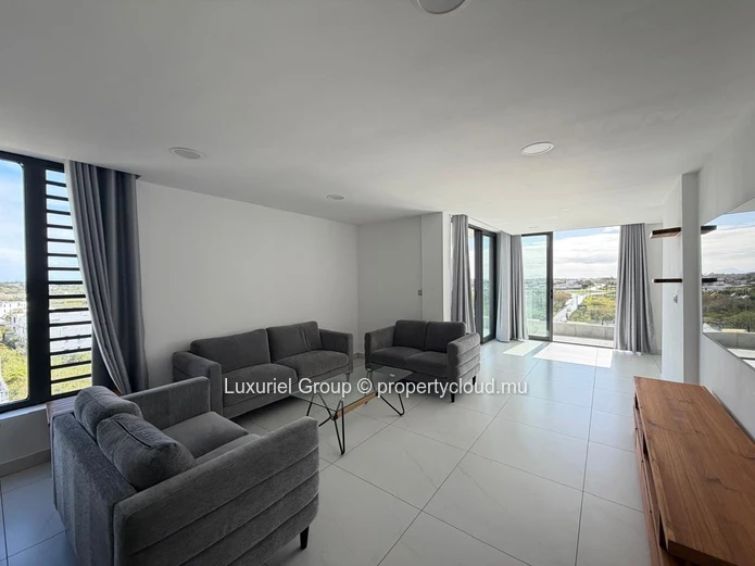 Beautiful Penthouse For Rent In Grand Baie – Stunning Views & Private Rooftop Pool