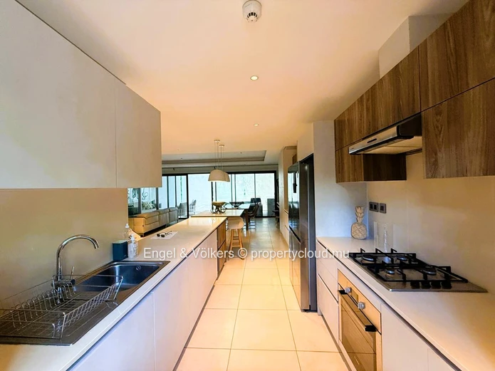 Luxury Townhouse with Private Pool & Golf Views in Anahita