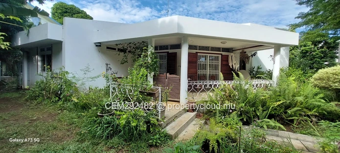 Spacieuse maison meublée de 4 chambres à vendre à Beau Bassin