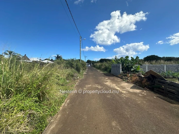 Terrain résidentiel dans un quartier paisible 