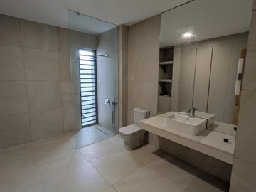 5 Bedroom Villa