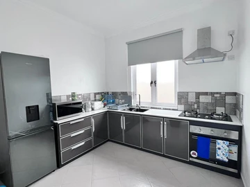 6 Bedroom Apartment