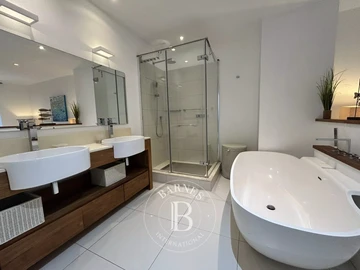 4 Bedroom Apartment