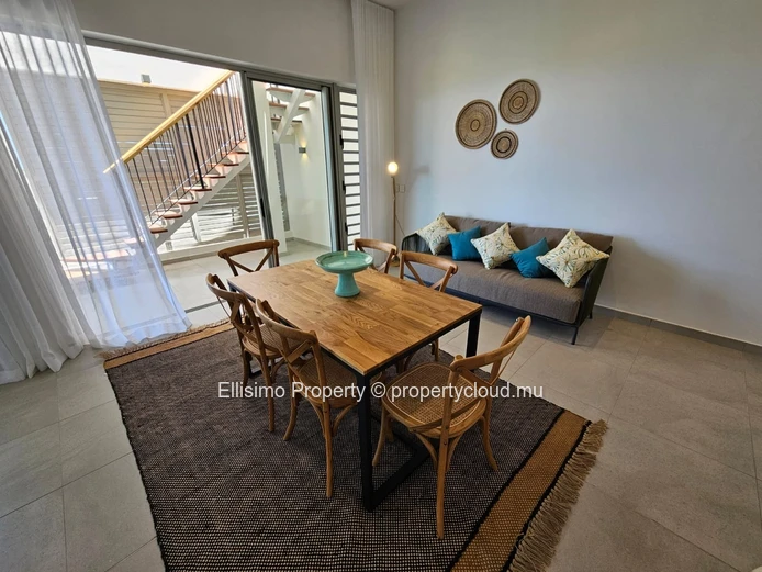 Penthouse moderne de 3 chambres ensuite, entièrement neuf, offrant un cadre de vie exceptionnel.