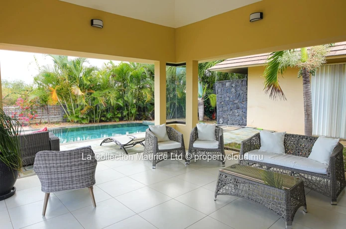 Single storey villa in Tamarin