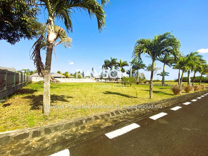 Terrain Résidentiel De 1 313 M² | Domaine Sécurisé | Mon Goût | Toute Propriete