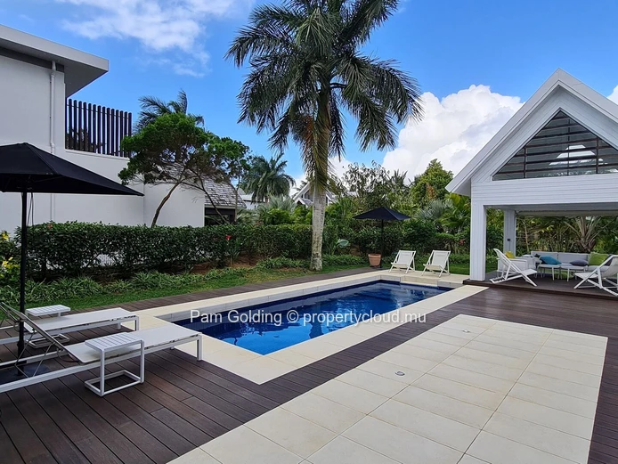Luxurious 4-Bedroom Villa in Mont Choisy - Seamless Indoor-Outdoor Living