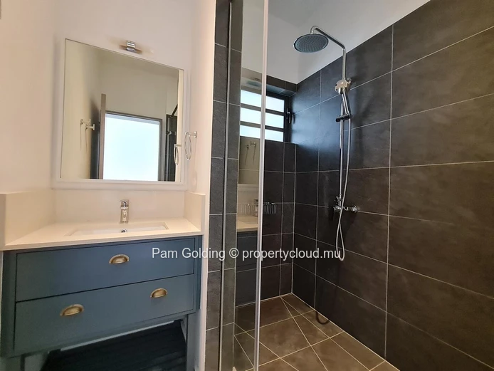 Penthouse spacieux de 3 chambres avec vue sur le lagon à vendre à St. Antoine Residences – Côte Nord de l’île Maurice