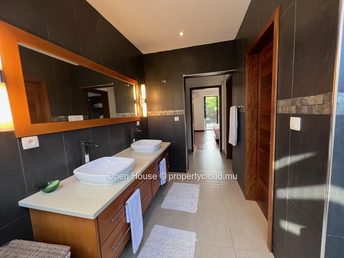 Villa d'architecte 4 chambres avec piscine à vendre à Péreybère
