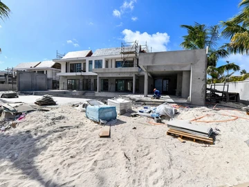 Exclusive beachfront villa for sale in a 5* resort in Poste de Flacq on the east coast of Mauritius
