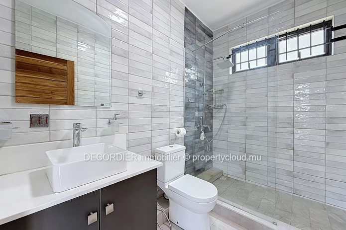 Contemporary elegance in the heart of Pereybère