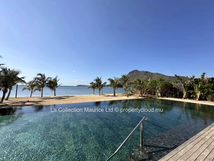 Apartment I Black River I Beachfront